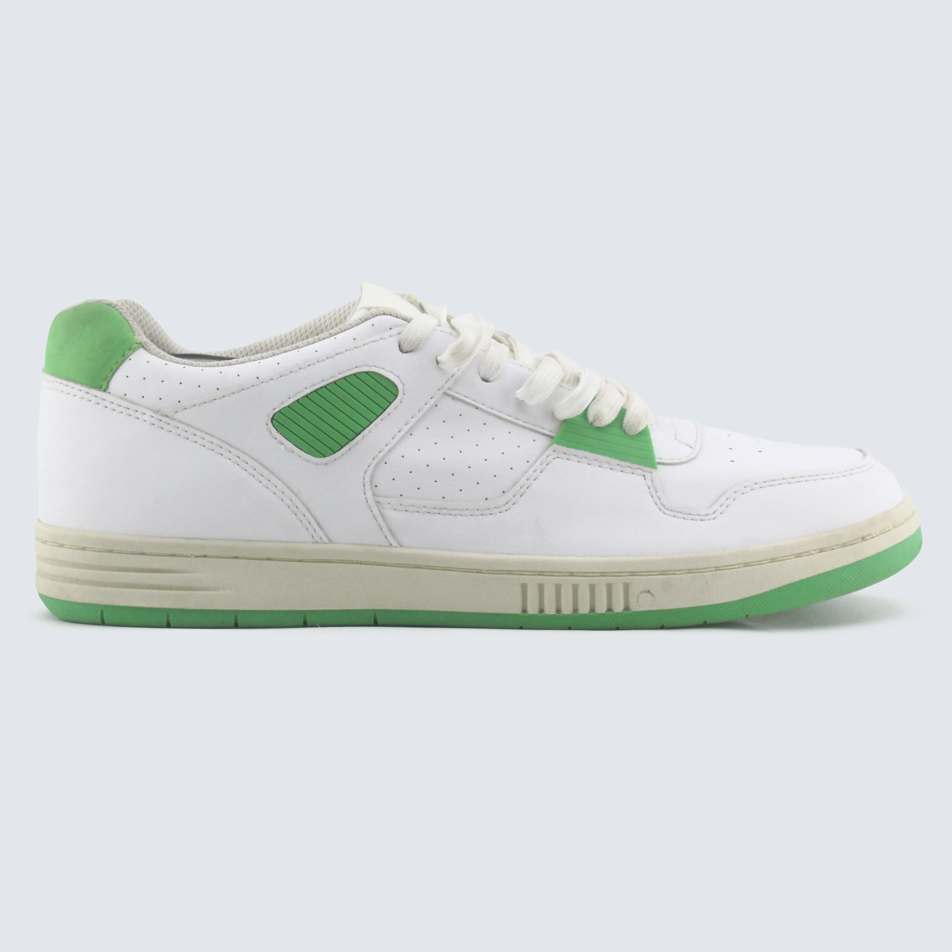 Classic White Trainer view