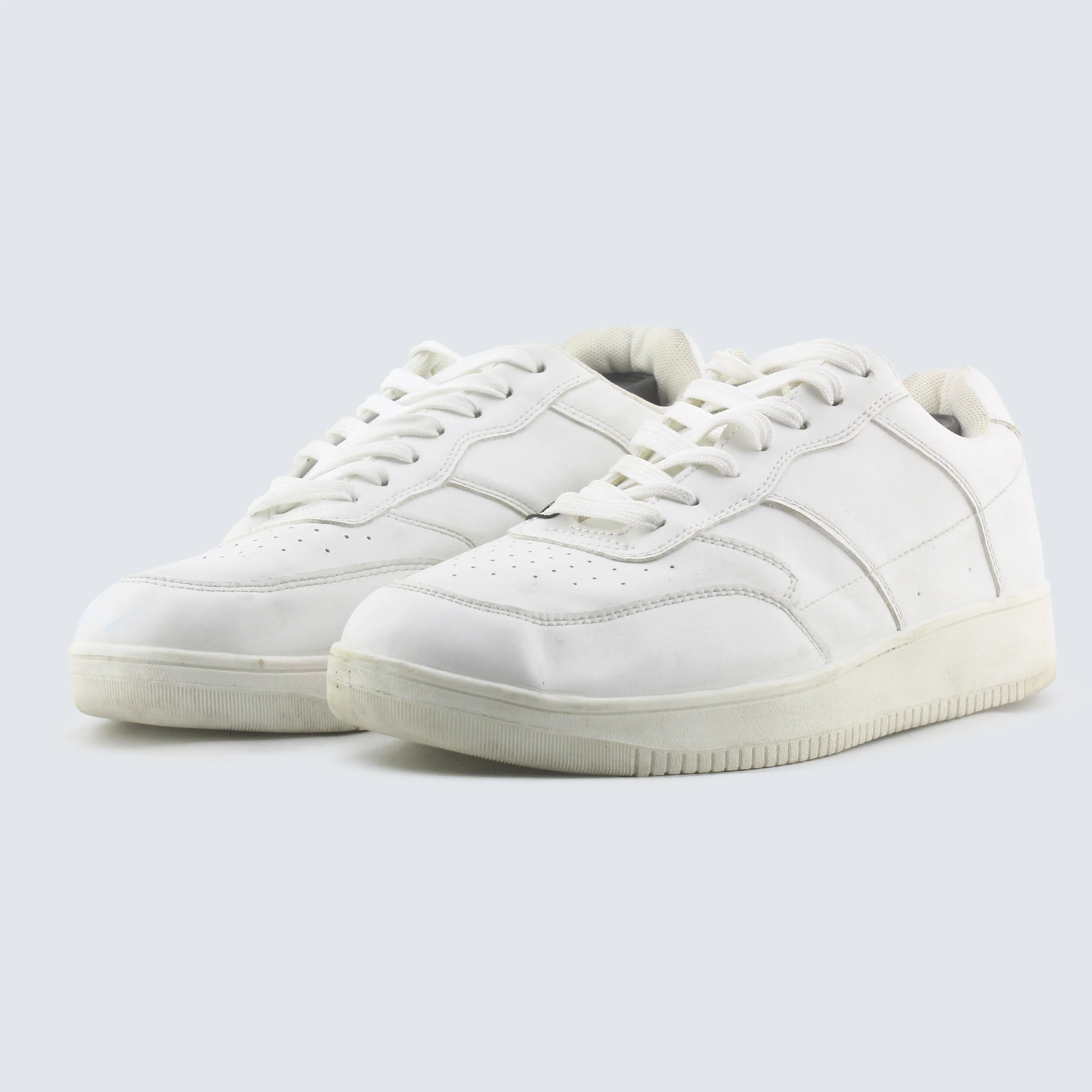 Black Minimal Trainer